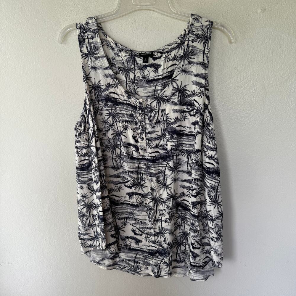 Torrid challis henley pocket sleeveless tank in a jungle toile print Size 2 - Picture 3 of 9